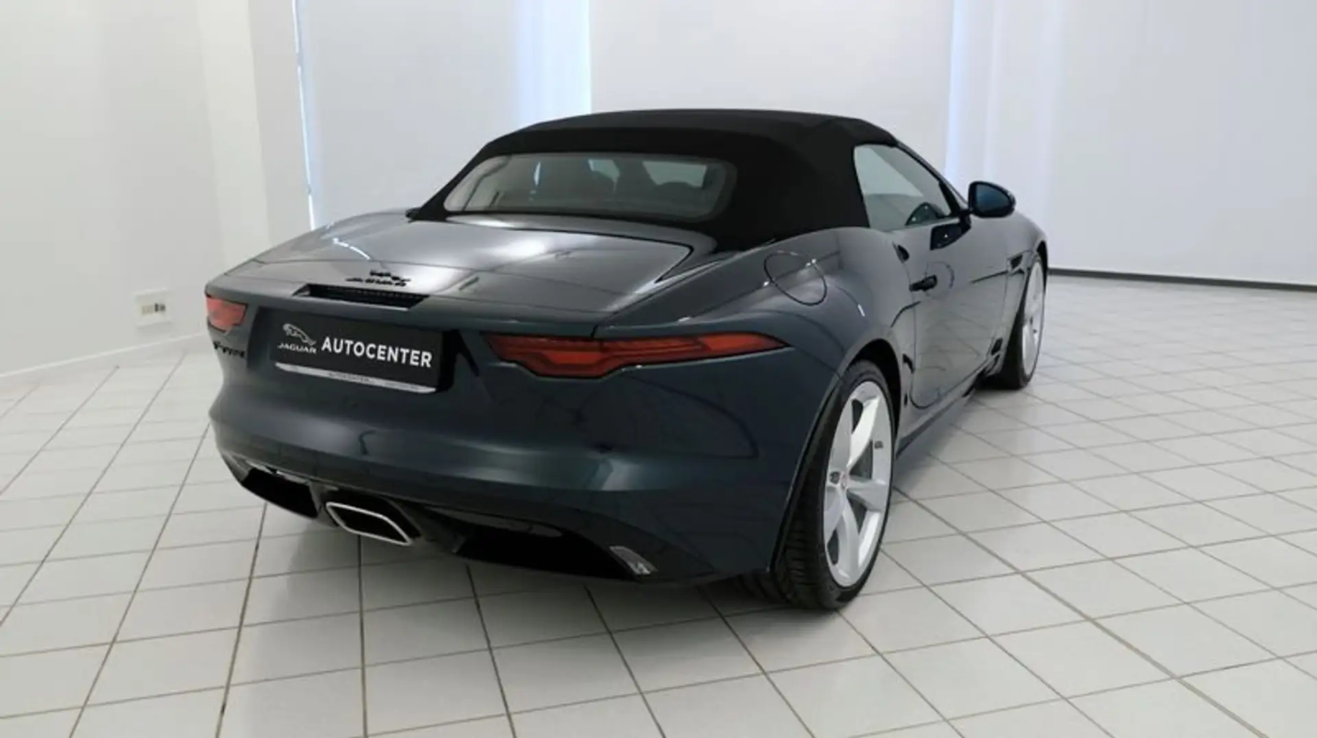 Jaguar F-Type 2.0 aut. Convertibile R-Dynamic Зелёный - 2