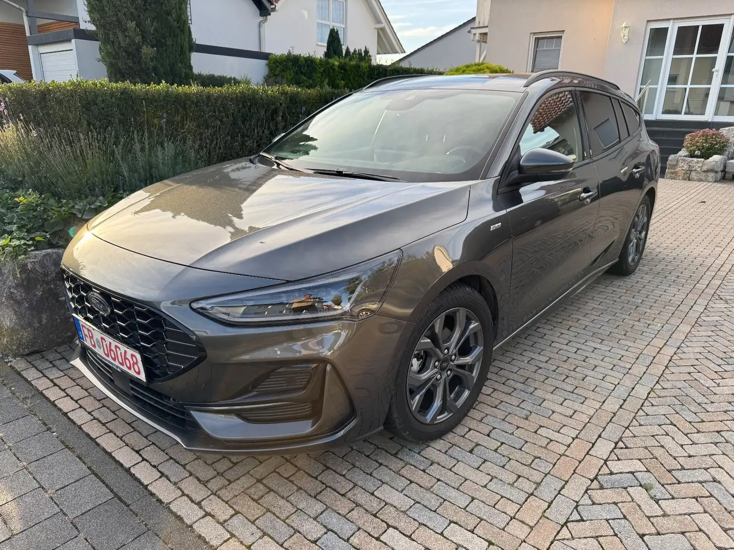 Ford Focus Turnier ST-Line X-Matrix-ACC-LCD-El. Heckk Gris - 1