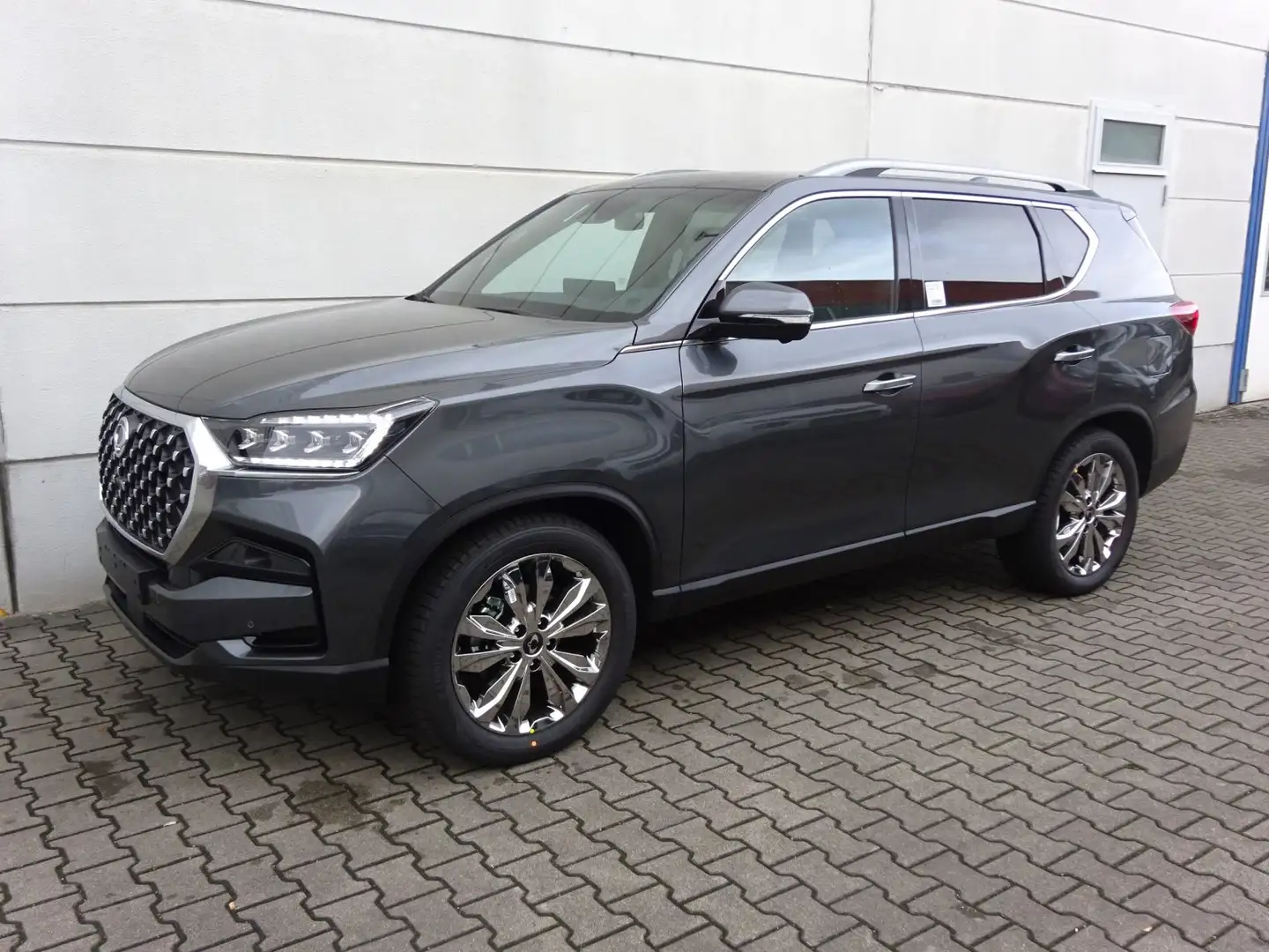 SsangYong Rexton 2,2 E-XDI 4WD 8AT MY25  Lux 7-Sitzer 3.5t AHL GSD Grau - 2