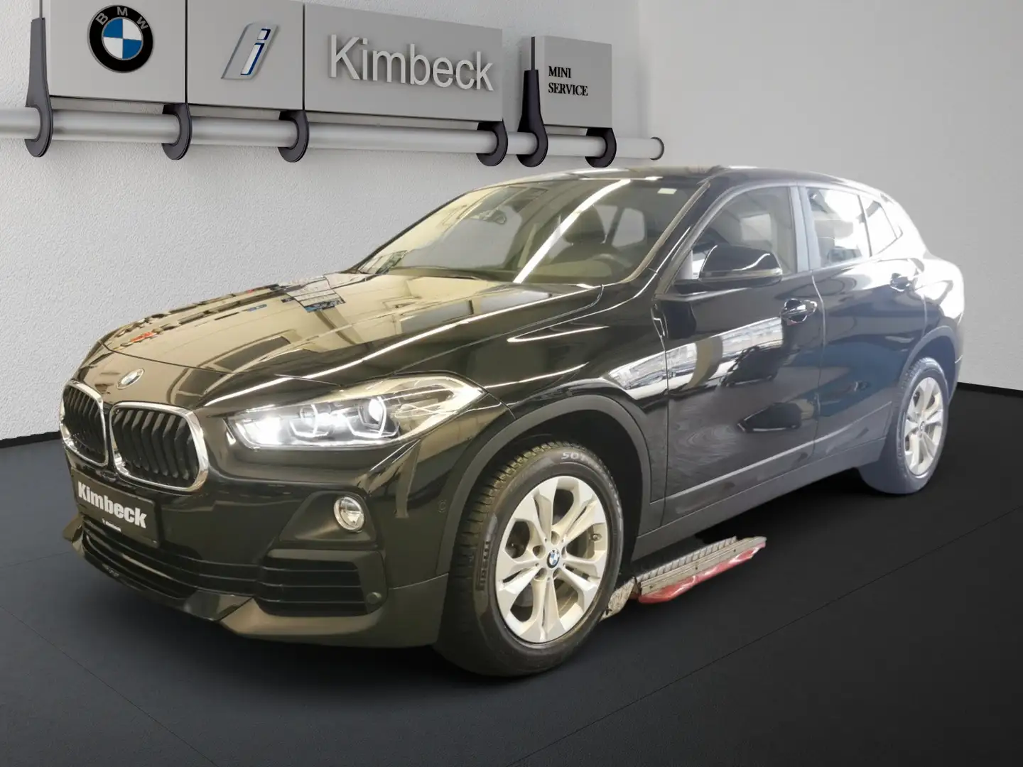 BMW X2 sDrive18i Advantage LED ActiveGuard ParkAss Černá - 1