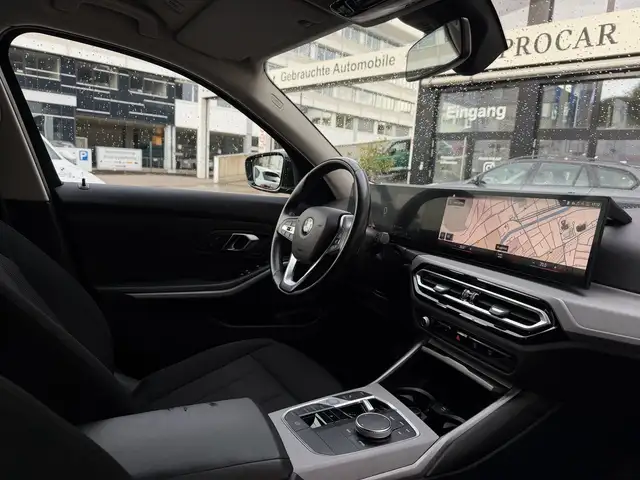 BMW 3 Series view 5