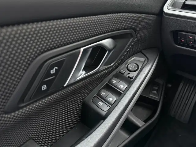BMW 3 Series view 15