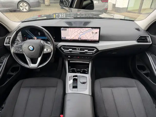 BMW 3 Series view 3
