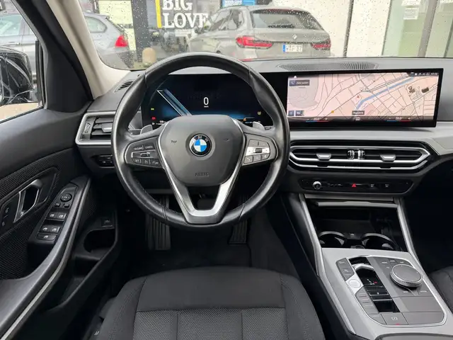 BMW 3 Series view 6
