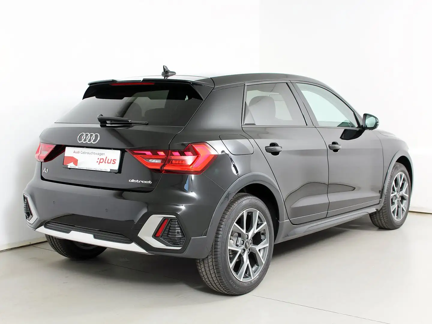 Audi A1 30 TFSI intense Schwarz - 2