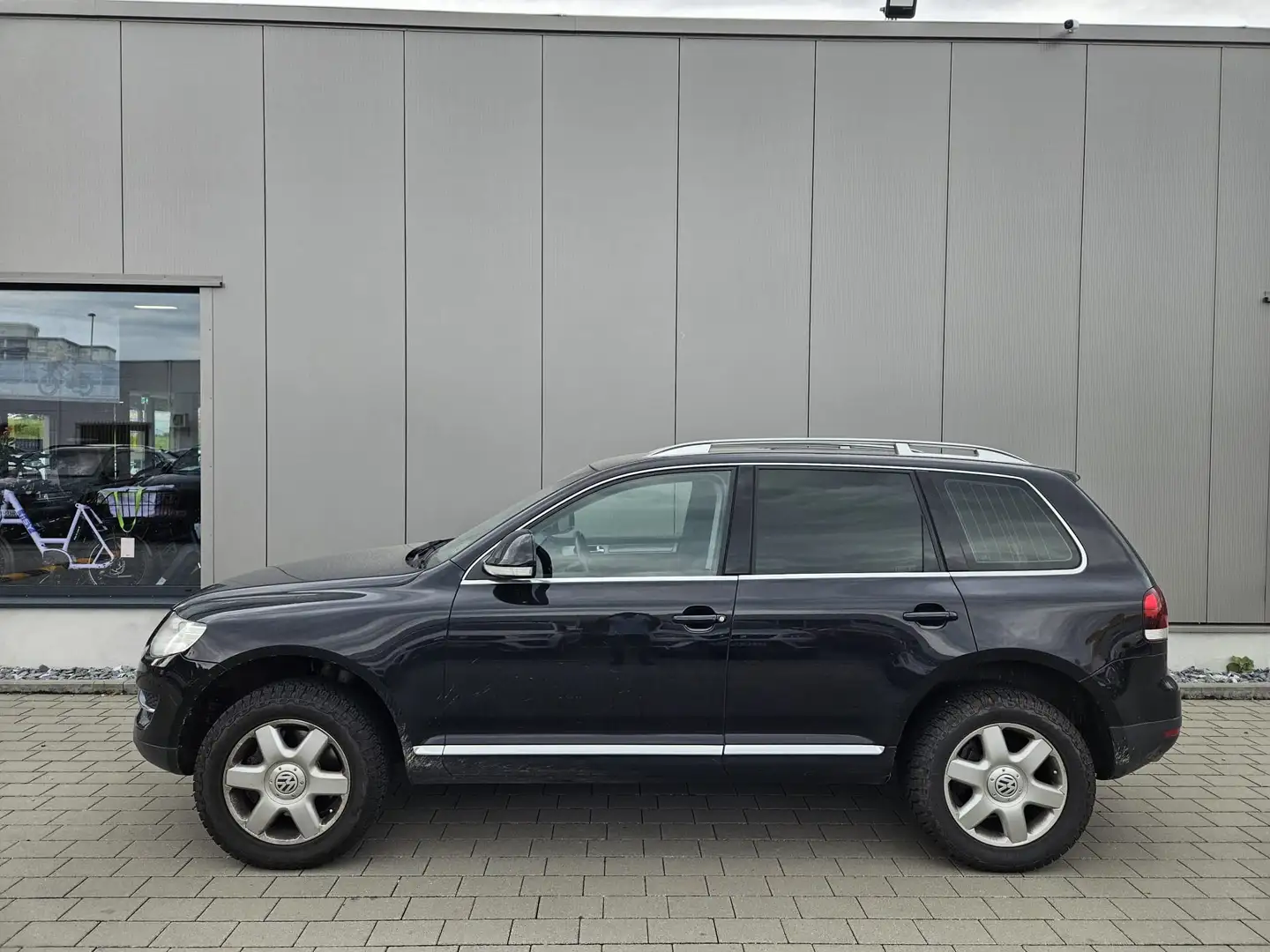 Volkswagen Touareg V10 TDI/Standheizung/Rückfahrkamera/AHK/Navi/ Schwarz - 2