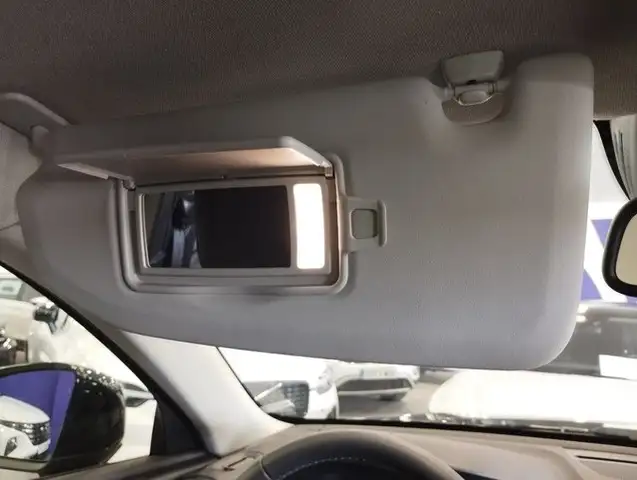Volvo XC40 view 6