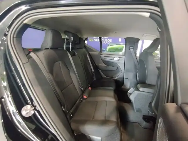 Volvo XC40 view 5