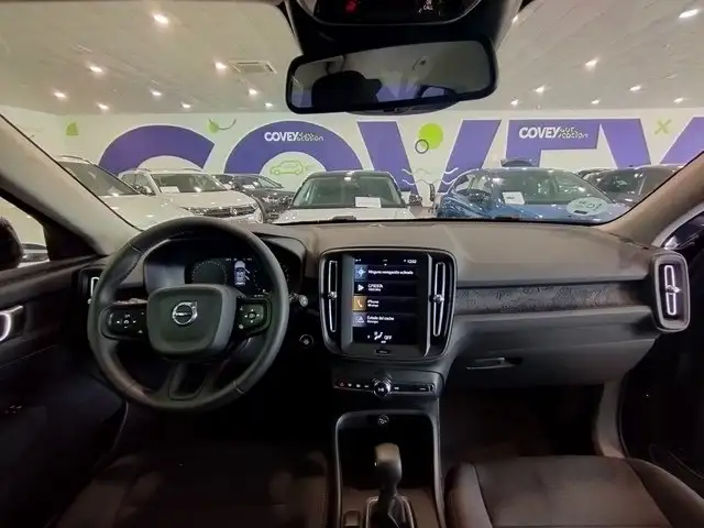 Volvo XC40 view 8