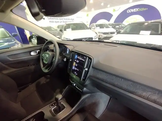 Volvo XC40 view 4