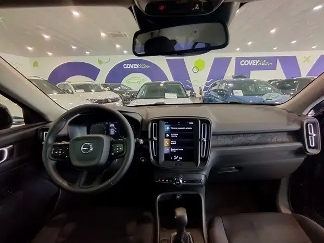 Volvo XC40 view 9