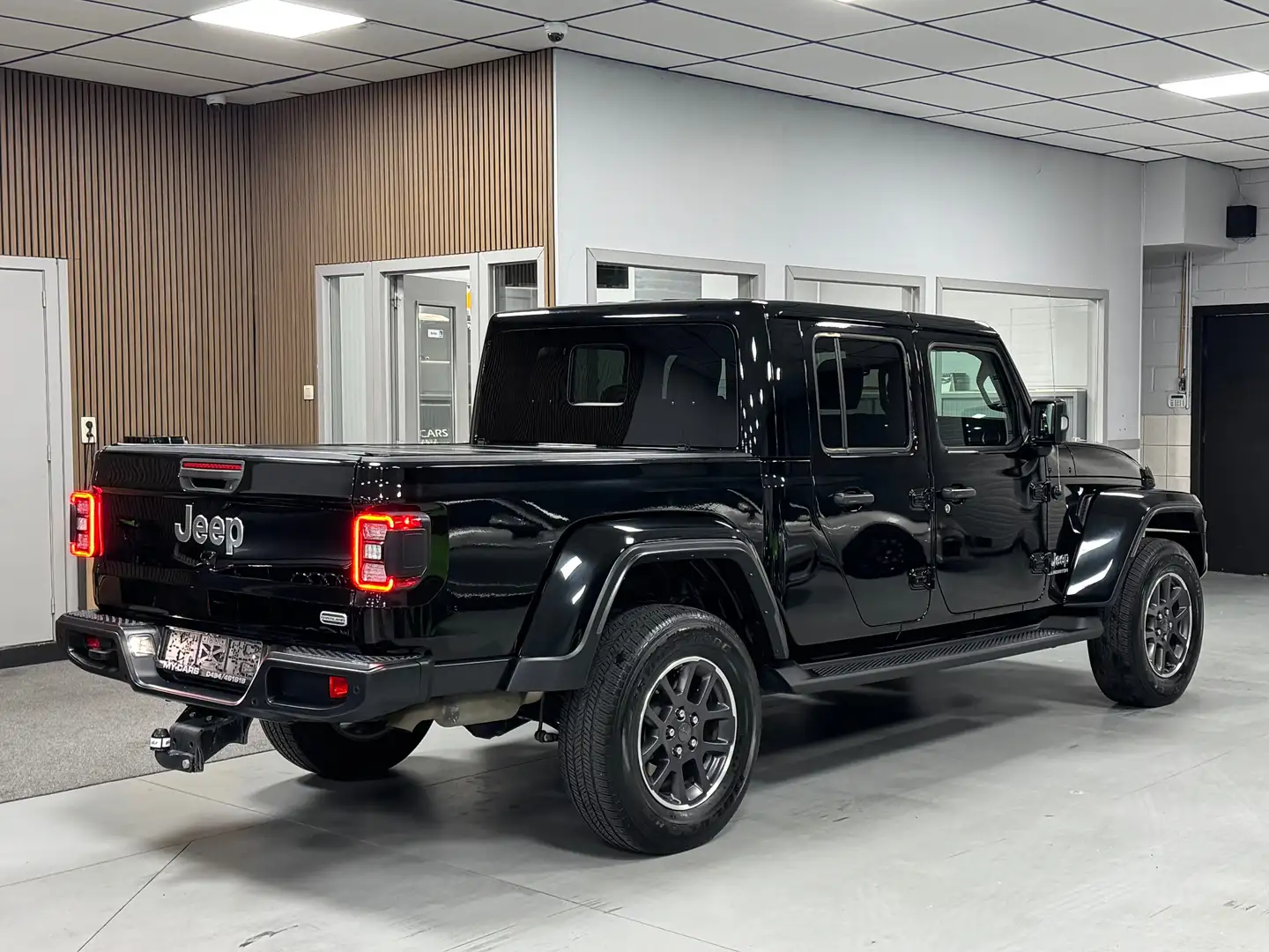 Jeep Gladiator 3.0 Tdi 4WD Overland Utilitaire 5 Places Full Opt. Zwart - 2