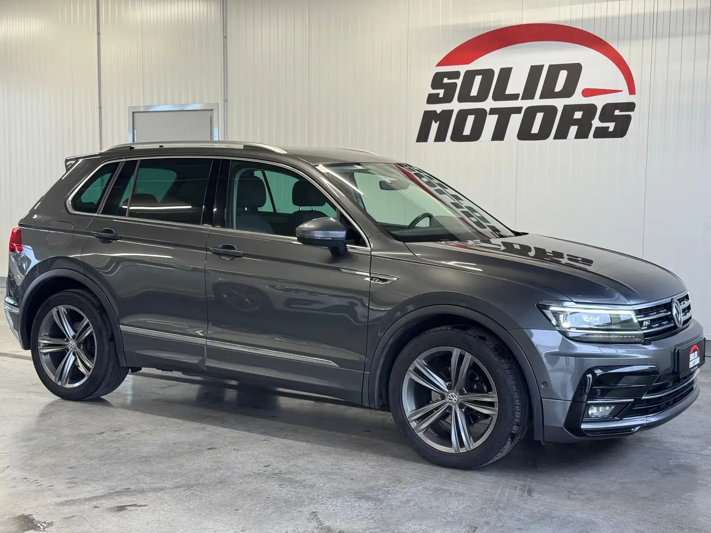 Volkswagen Tiguan R-LINE/ACC/Spurhalte/LED/Kamera/Verkehrszeichen/ Grau - 2