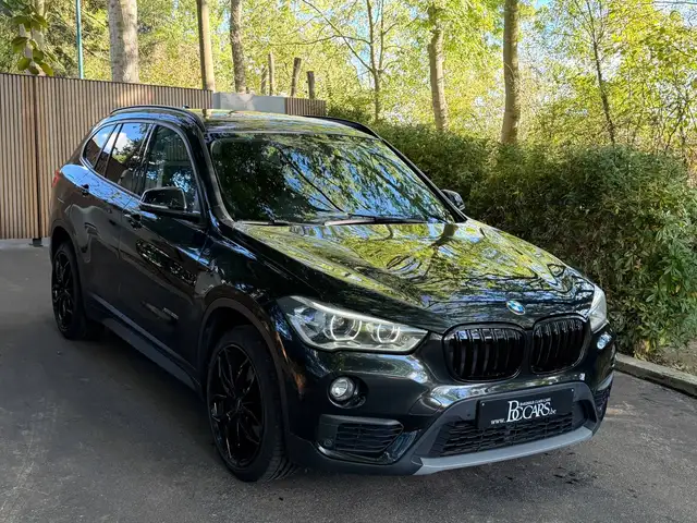 BMW X1 X1 2.0iA xDrive20 Led-Navigatie-Parkeersensoren-19"