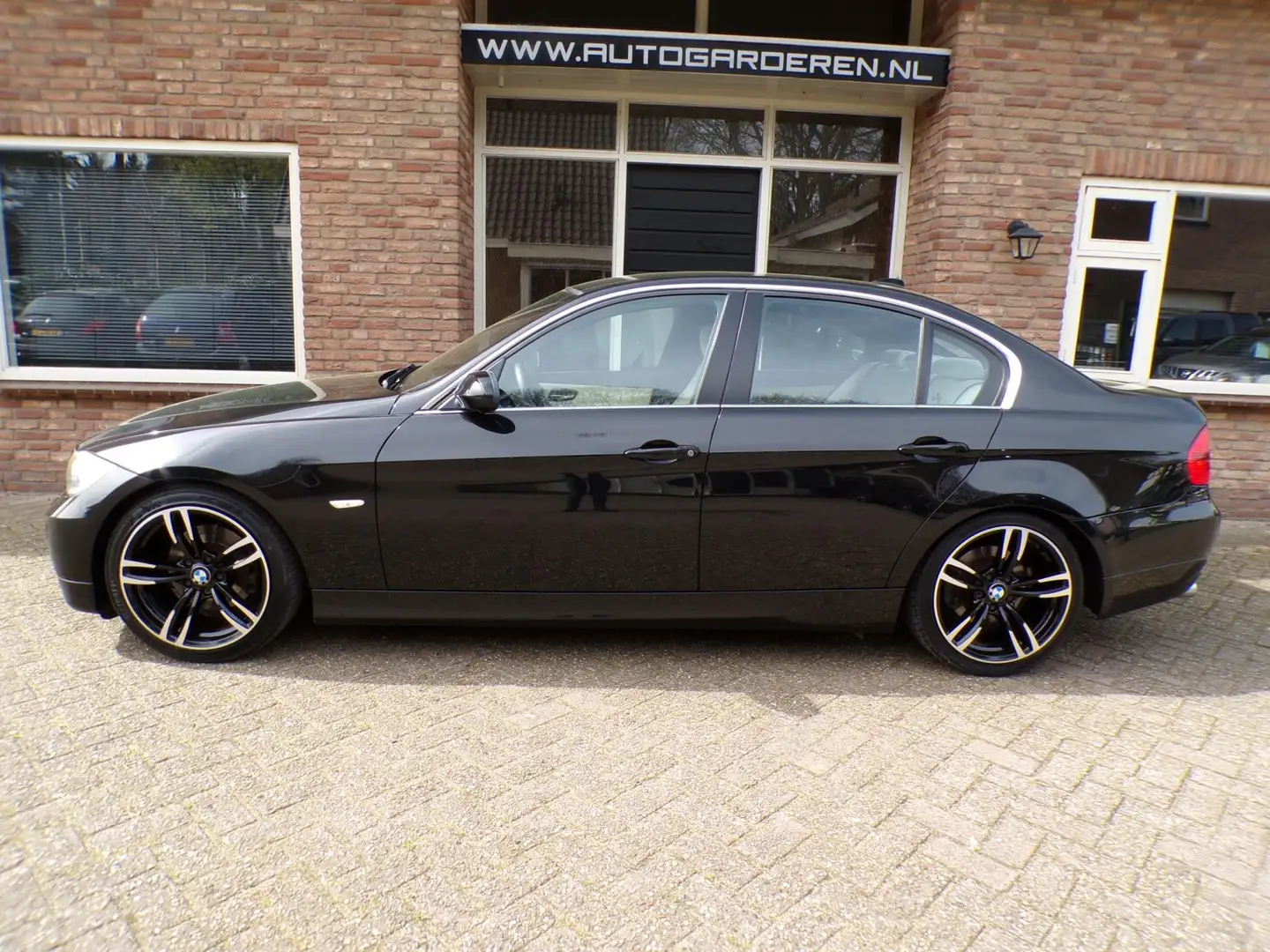 BMW 325 3-serie 325i High Executive Automaat / Leder / Nav Zwart - 2