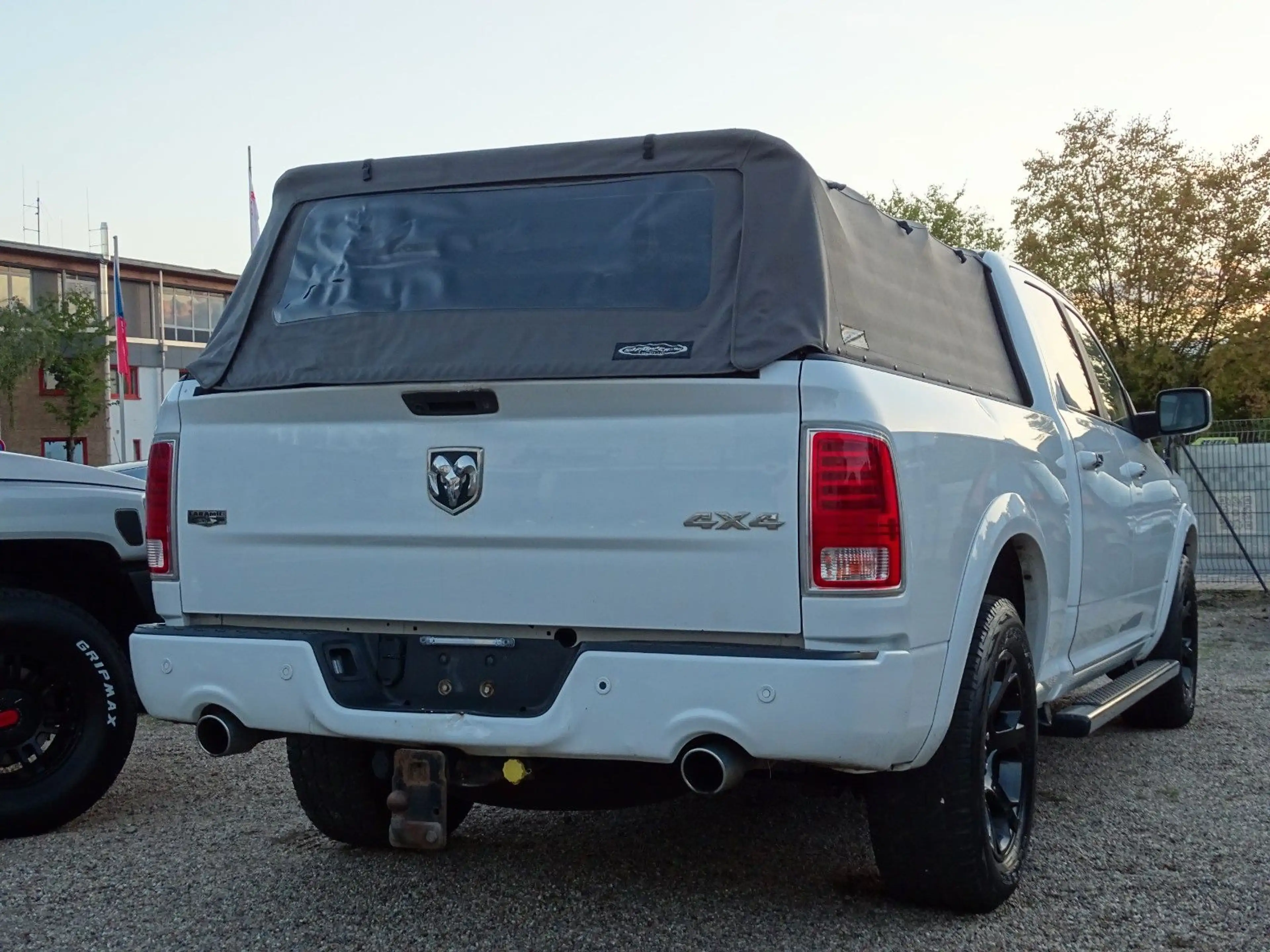 Dodge RAM 1500 5.7 V8 4x4 HEMI LARAMIE CrewCab*1.HAND — photo 11