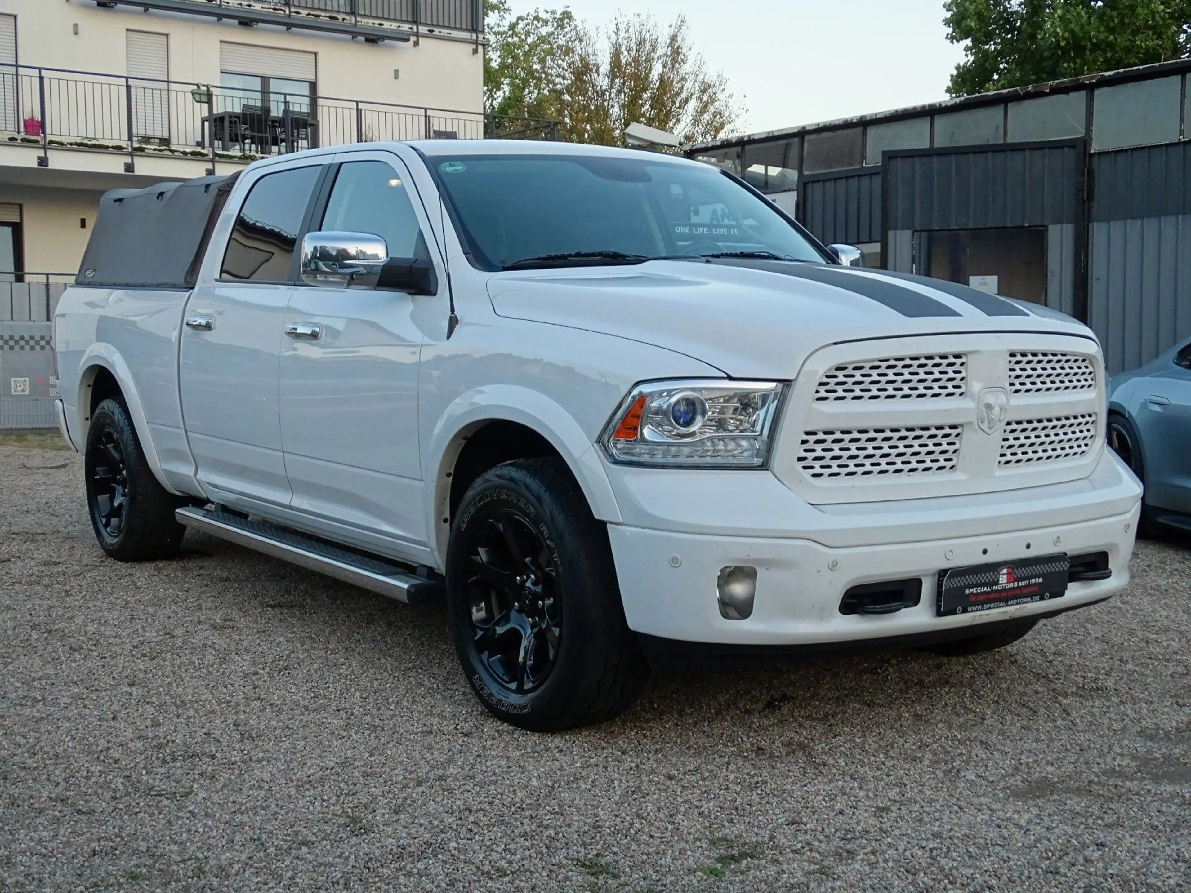 Dodge RAM 1500 5.7 V8 4x4 HEMI LARAMIE CrewCab*1.HAND — photo 7