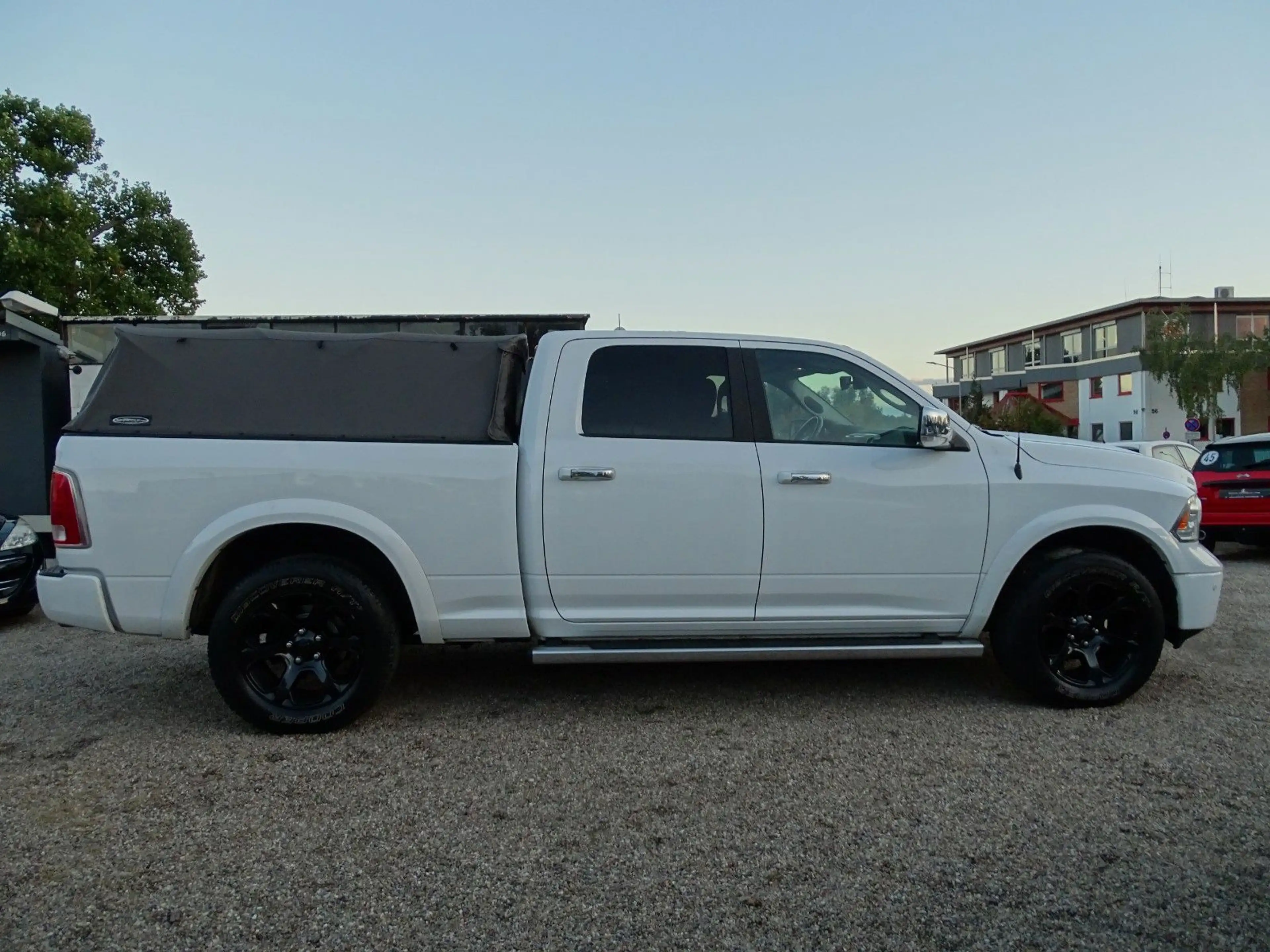 Dodge RAM 1500 5.7 V8 4x4 HEMI LARAMIE CrewCab*1.HAND — photo 9
