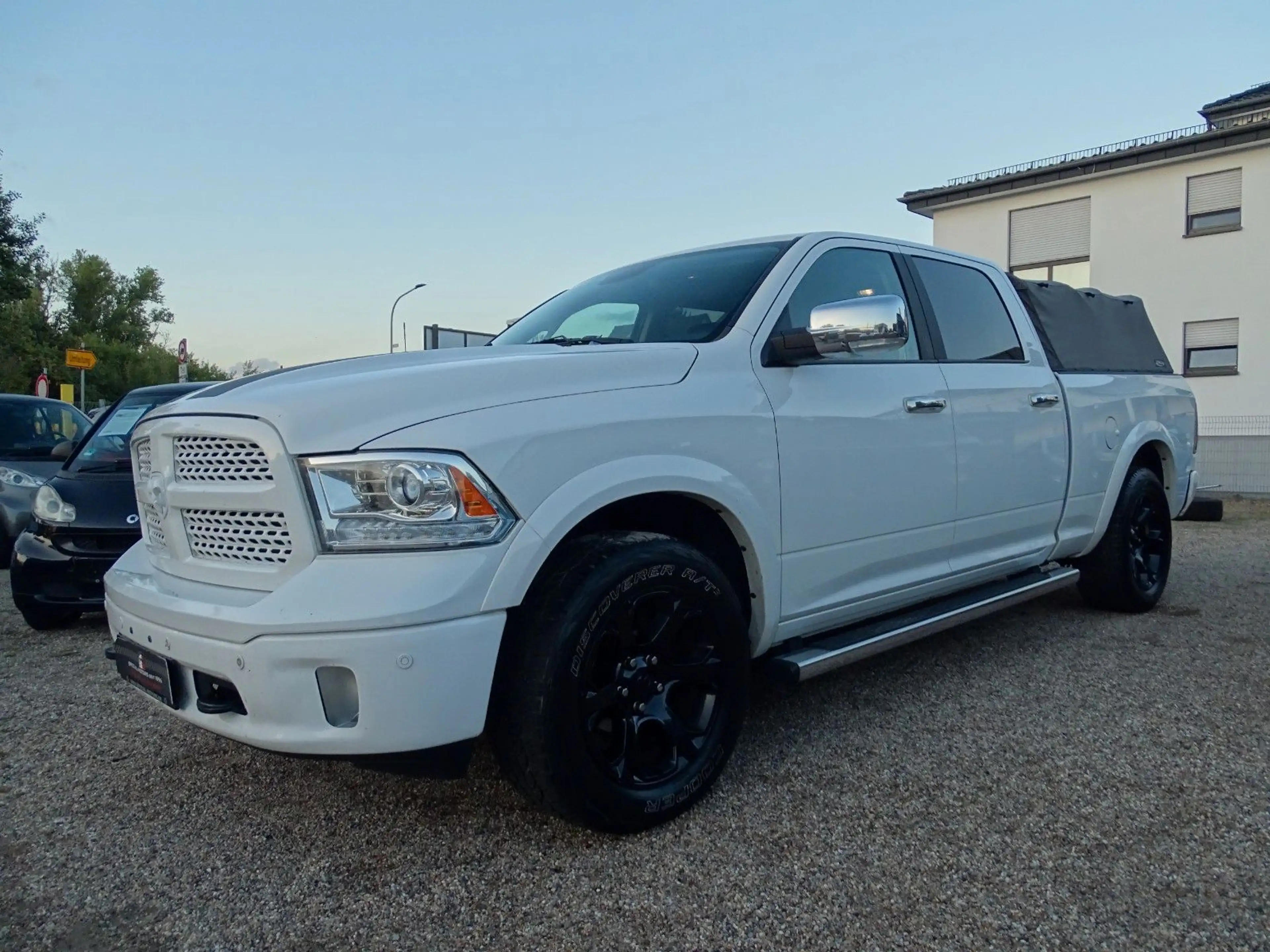 Dodge RAM 1500 5.7 V8 4x4 HEMI LARAMIE CrewCab*1.HAND — photo 3