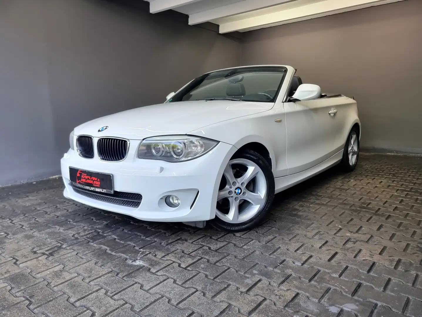 BMW 118 i Cabrio, AUTOMATIK, NAVI, XENON, LEDER, PDC Blanc - 1