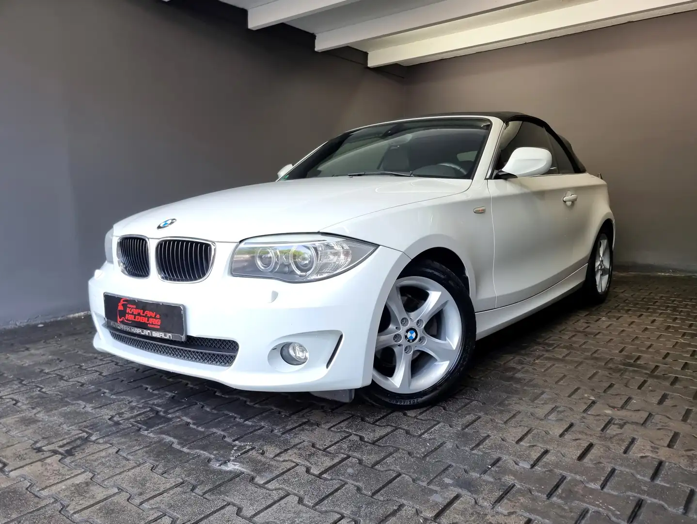 BMW 118 i Cabrio, AUTOMATIK, NAVI, XENON, LEDER, PDC Blanc - 2