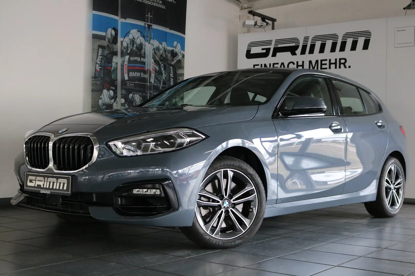 BMW 120 i Sport Line Leder Panoramadach el. Sitze uvm. Grau - 1