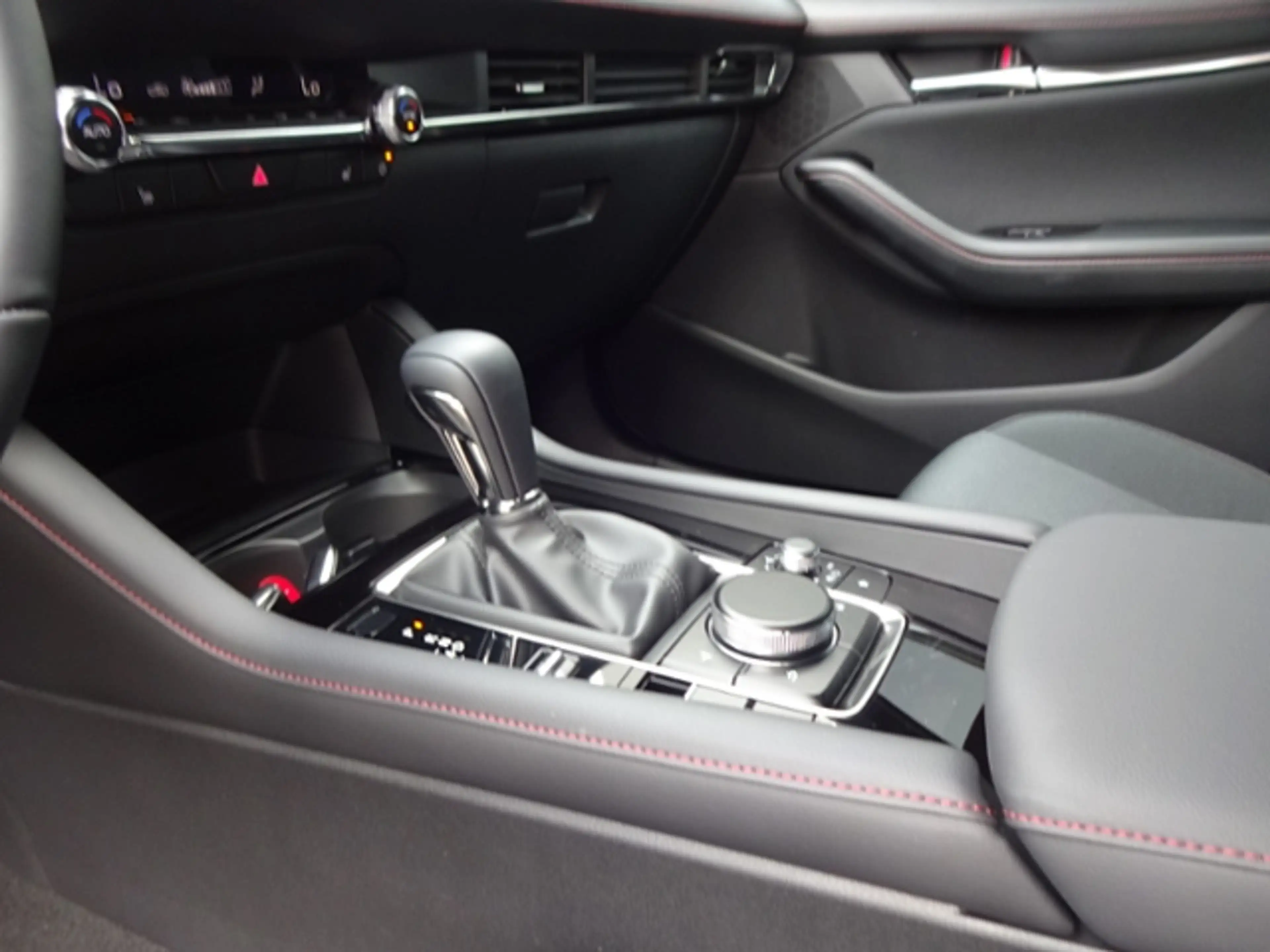 Mazda 3 Homura Automatik 2.5L e-SKYACTIV G 140ps — photo 15