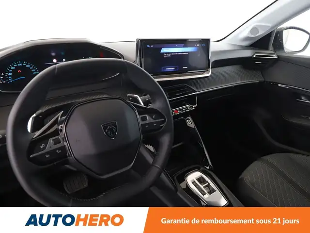 Peugeot 208 view 11