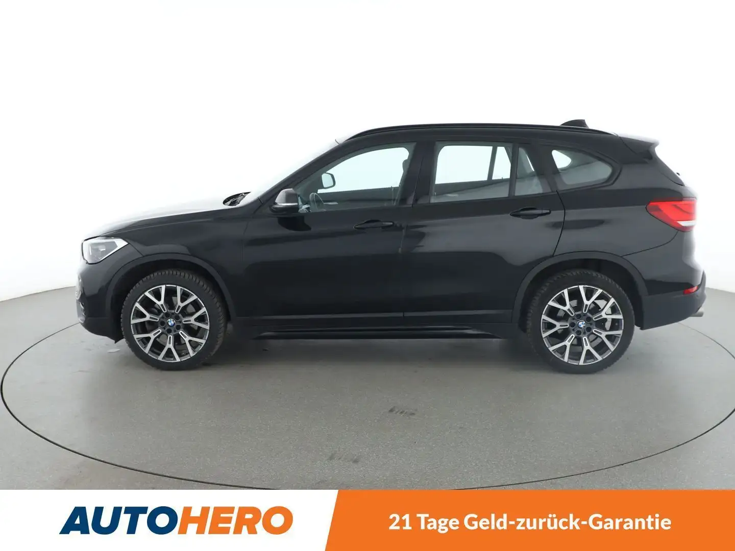 BMW X1 sDrive 20i Sport Line Aut.*NAVI*LED*CAM*SHZ*TEMPO* Noir - 1