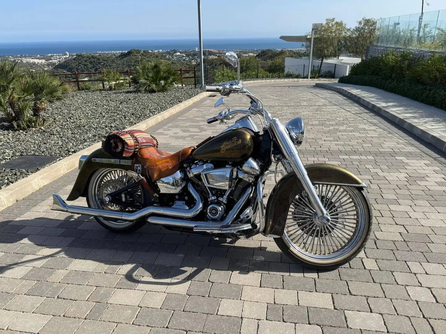 Harley-Davidson Softail Softail Deluxe FLDE 107 Bronce - 2
