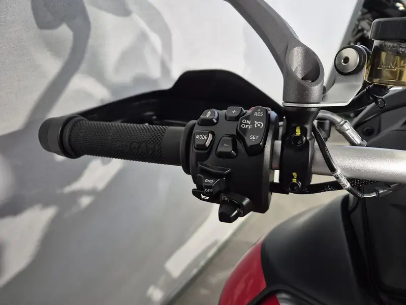 Ducati Multistrada V4 - foto 6