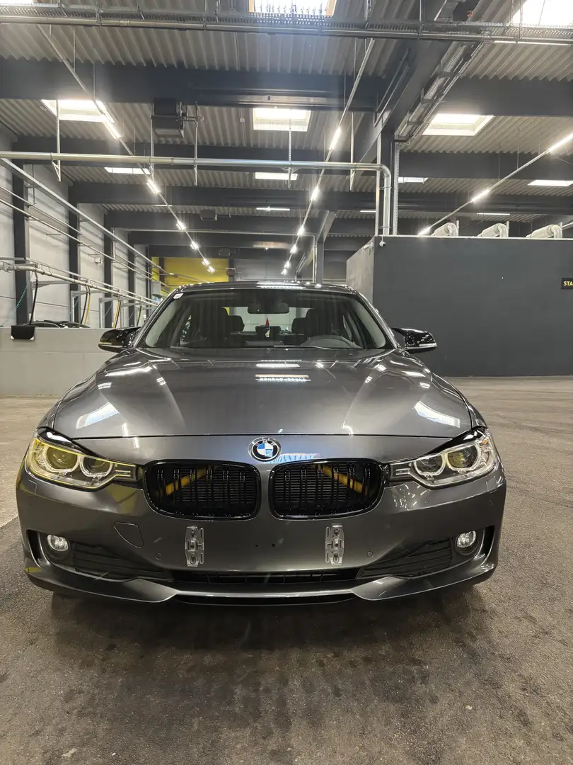 BMW 318 Silber - 1