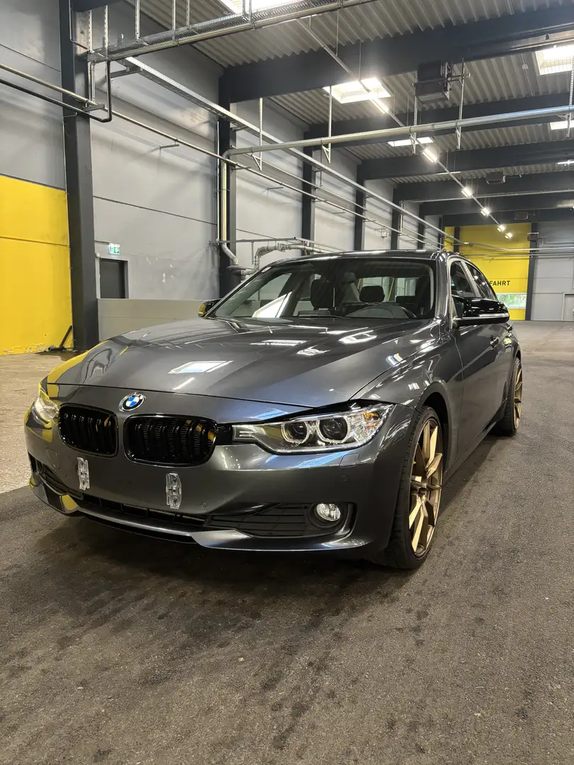 BMW 318 Silber - 2