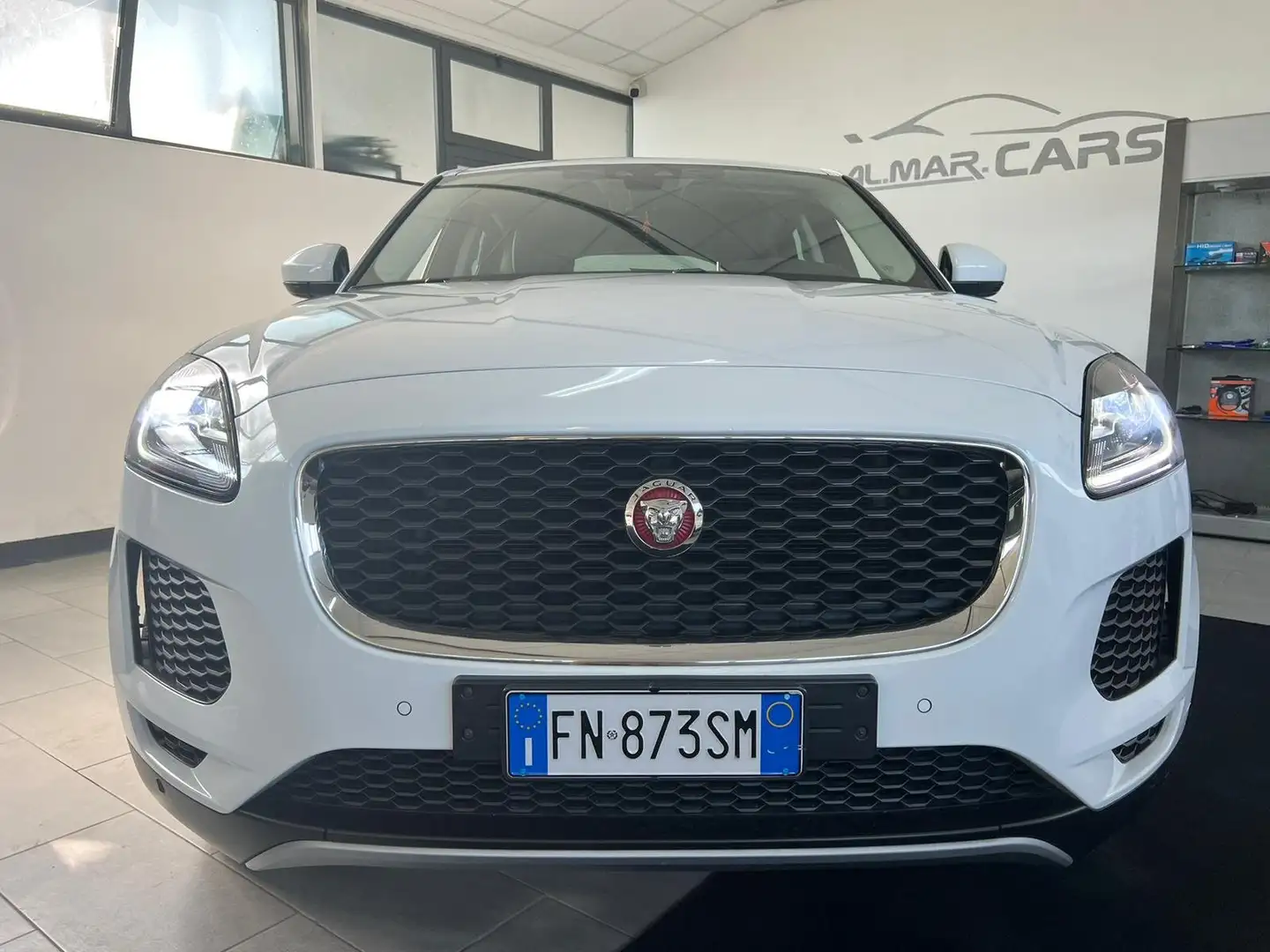 Jaguar E-Pace E-Pace 2.0d i4 R-Dynamic awd 150cv Bianco - 2
