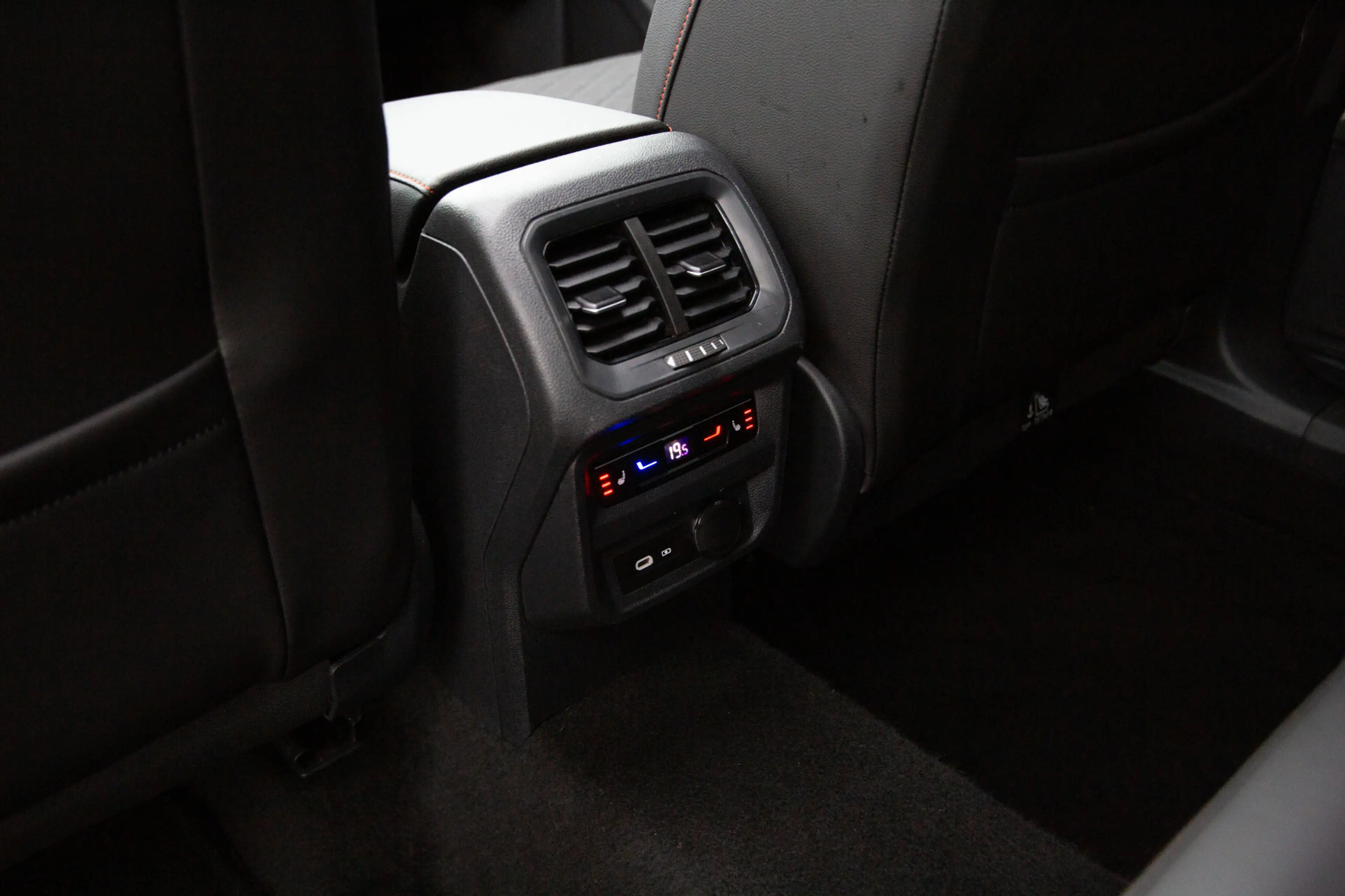 SEAT Tarraco 1.4 TSI e-Hybrid PHEV FR Business , SOH 100%, Pano — photo 29