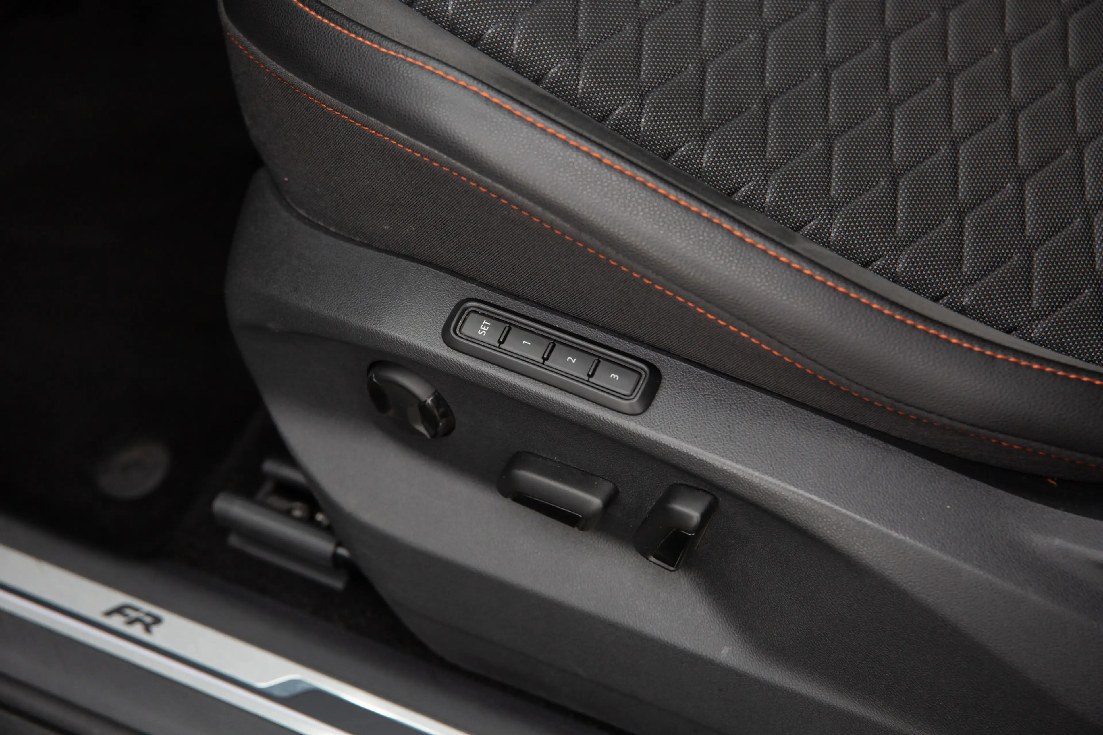 SEAT Tarraco 1.4 TSI e-Hybrid PHEV FR Business , SOH 100%, Pano — photo 27