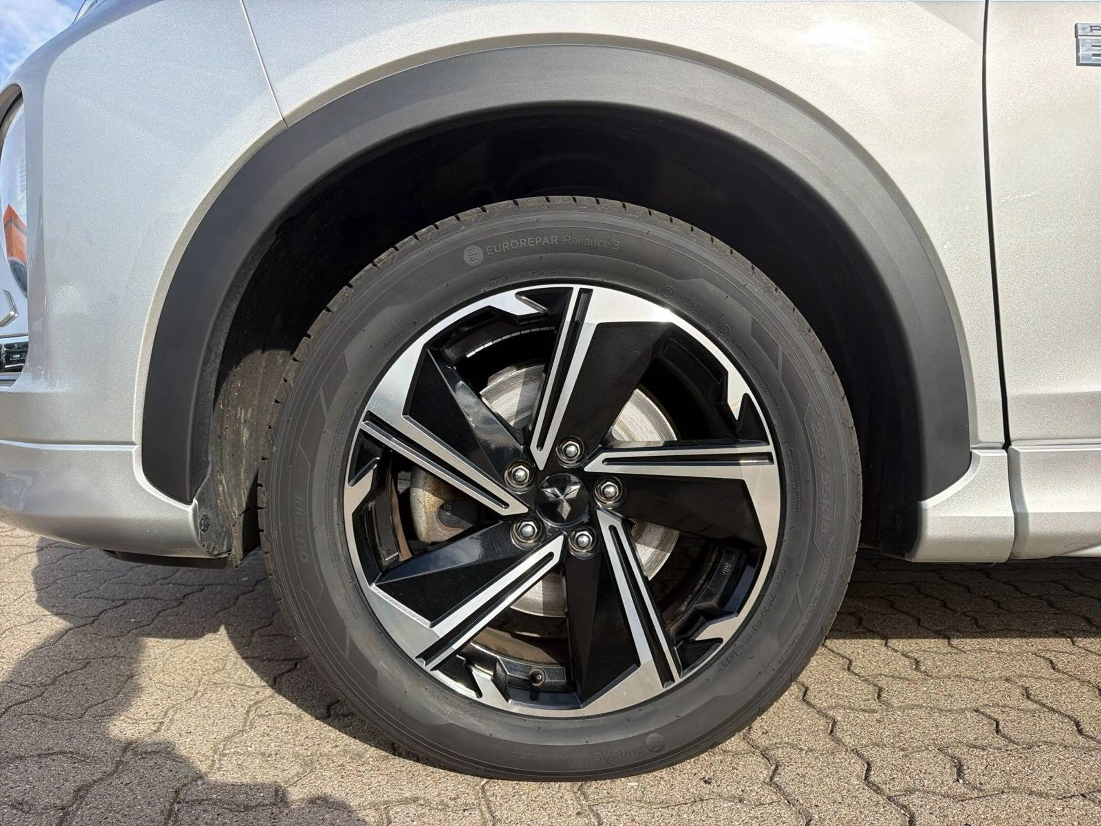 Mitsubishi Eclipse Cross Plus Select Black Hybrid 4WD — photo 9