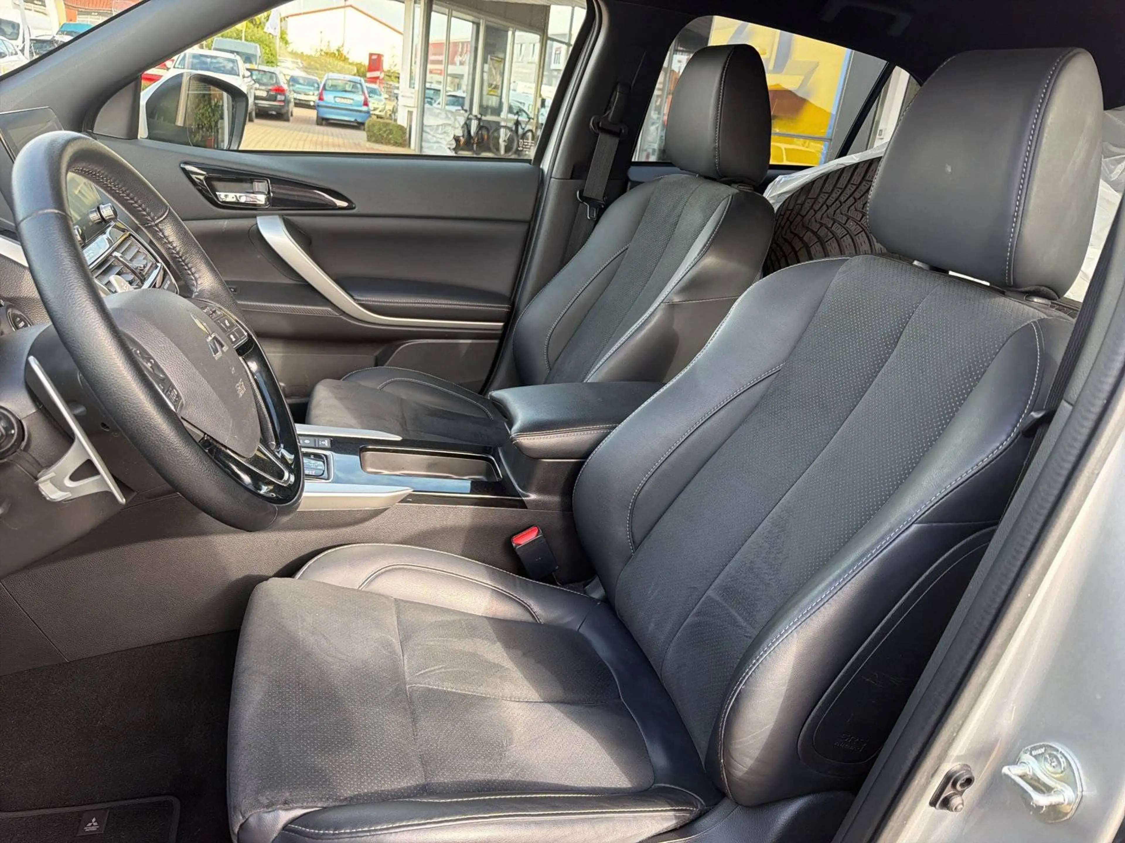 Mitsubishi Eclipse Cross Plus Select Black Hybrid 4WD — photo 12