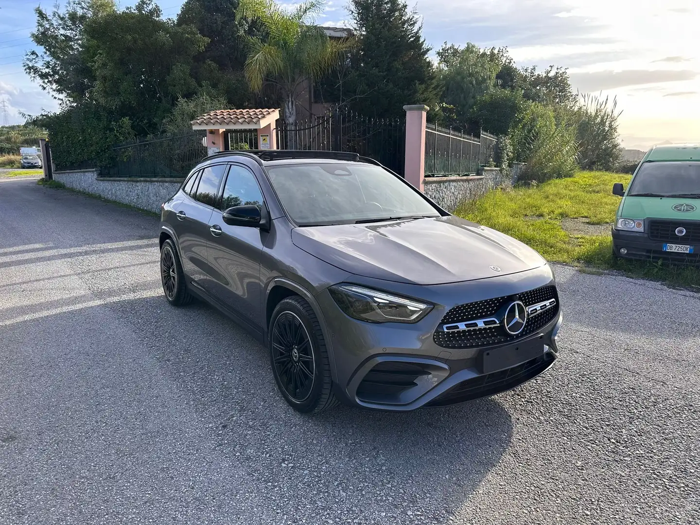 Mercedes-Benz GLA 200 GLA 200d AMG-PAKET Premium 4Matic (FULL OPTIONAL)! Grigio - 2