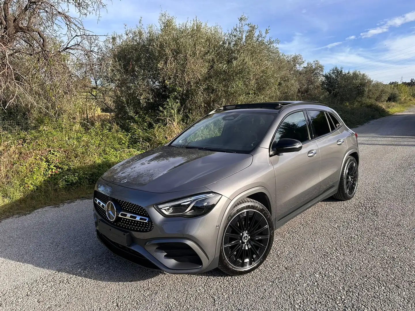 Mercedes-Benz GLA 200 GLA 200d AMG-PAKET Premium 4Matic (FULL OPTIONAL)! Grigio - 1