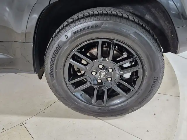 Land Rover Defender view 9