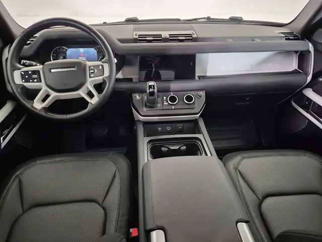 Land Rover Defender view 4