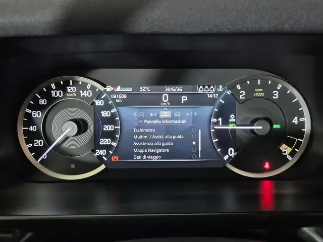 Land Rover Defender view 13