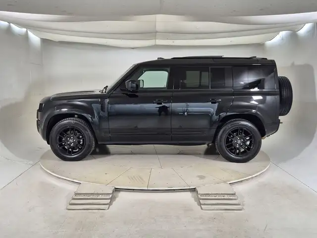 Land Rover Defender view 6