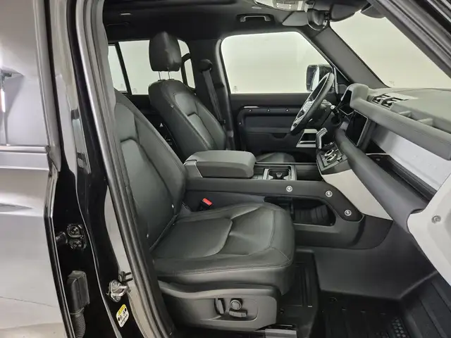 Land Rover Defender view 3