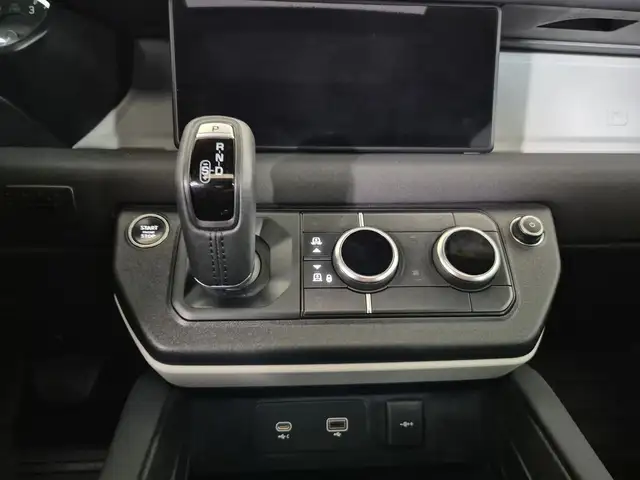 Land Rover Defender view 10
