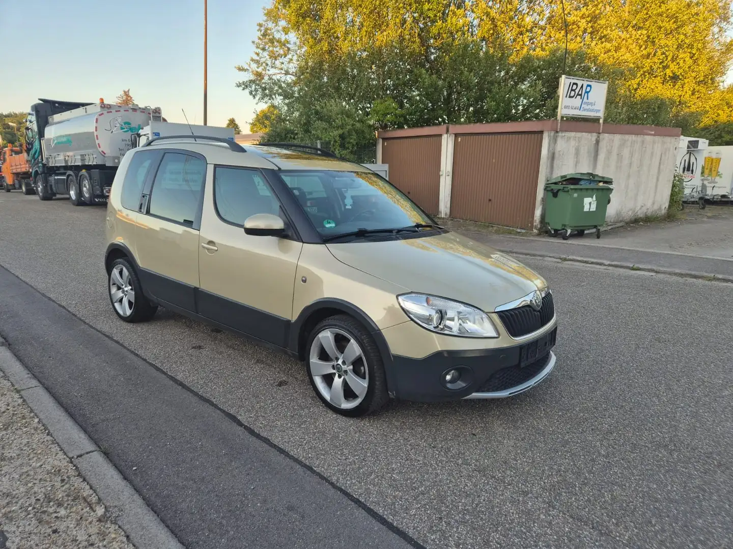 Skoda Roomster Scout Plus Edition Béžová - 1