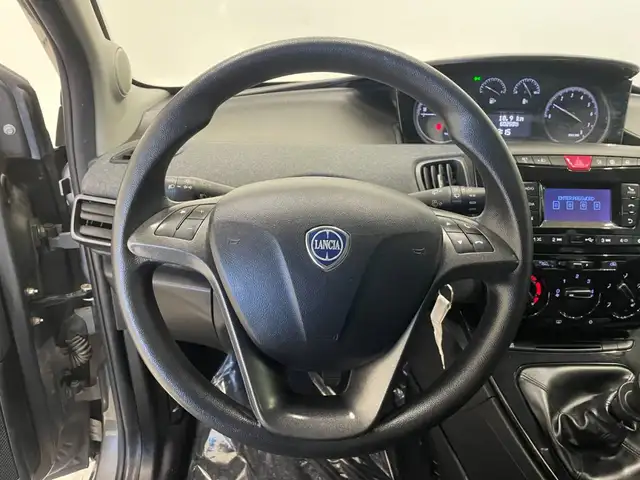Lancia Ypsilon view 13