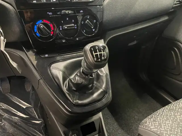 Lancia Ypsilon view 8
