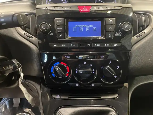 Lancia Ypsilon view 10